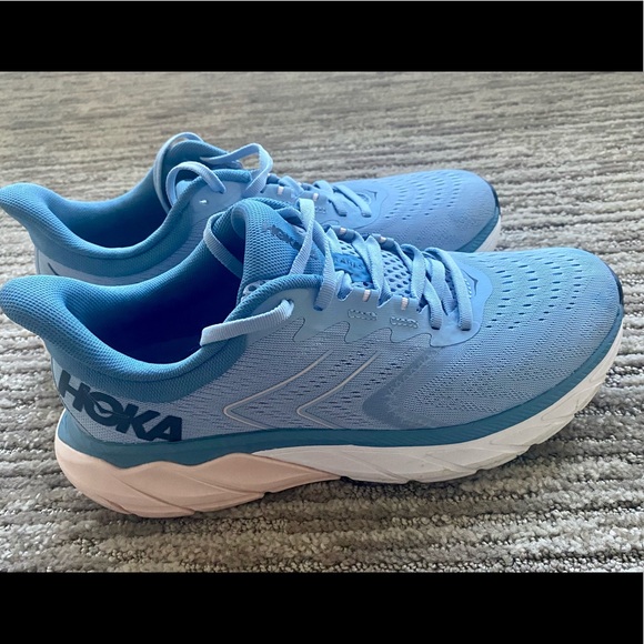 Hoka Shoes - Hokas Arahi 5 size 9.5
